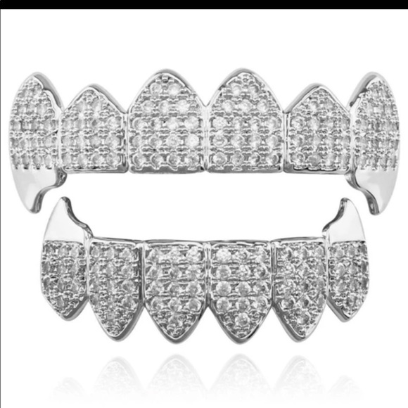 Set 2 Piece Unisex Silver or Gold Diamond Plated Vampire Style Teeth Grills - Picture 5 of 6